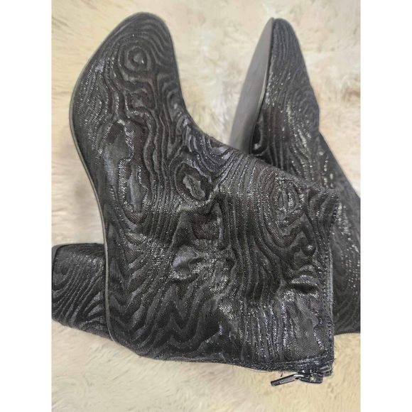 Anthropologie Joyeux Textured Ankle Boot Size 38EU. Sho5 - Picture 5 of 10